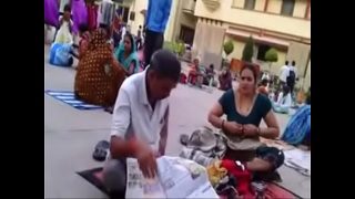 Desi aunty change dress in public boob show