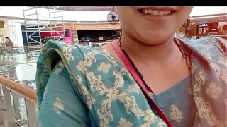 Sexy Aunty Pissing In Public Toilet In Mumbai Mall
